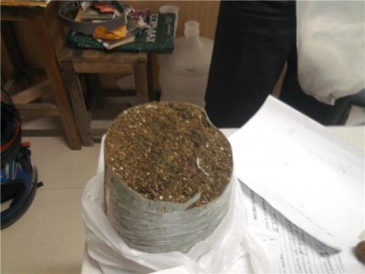 Dois quilos de maconha prensada