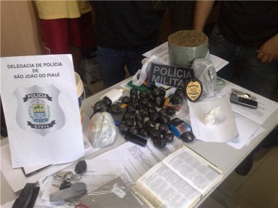 Com os traficantes foi encontrado cocana e maconha