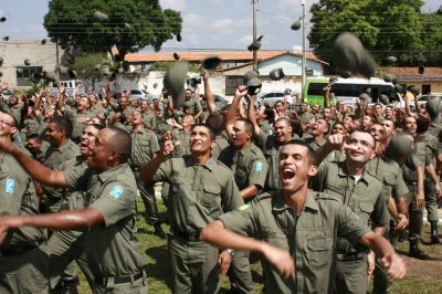 Polcia Militar - CFSD 2010 - `Fora de Forma`- Marche!