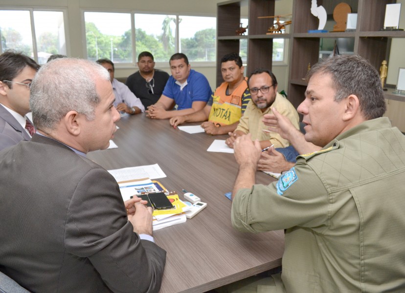 20151223 Reuio Cmt Geral taxistas e moto taxistas