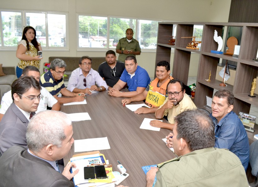 20151223 Reuio Cmt Geral taxistas e moto taxistas