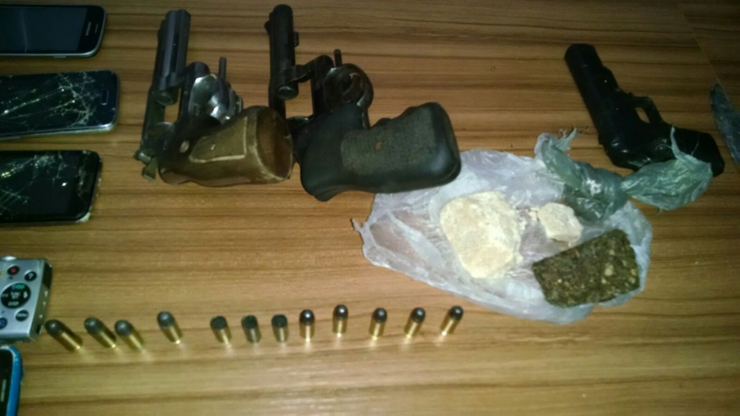 PM de Floriano apreende armas e entorpecentes